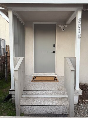 Exterior detail - Long Beach Duplex - Updated 1950s Unit A/C Parking (Long Beach)