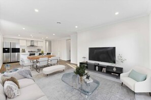 TV - New Luxury Home • Perfect for Families & WorkStays (Mickleham)