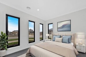 Desk, iron/ironing board, WiFi - New Luxury Home • Perfect for Families & WorkStays (Mickleham)