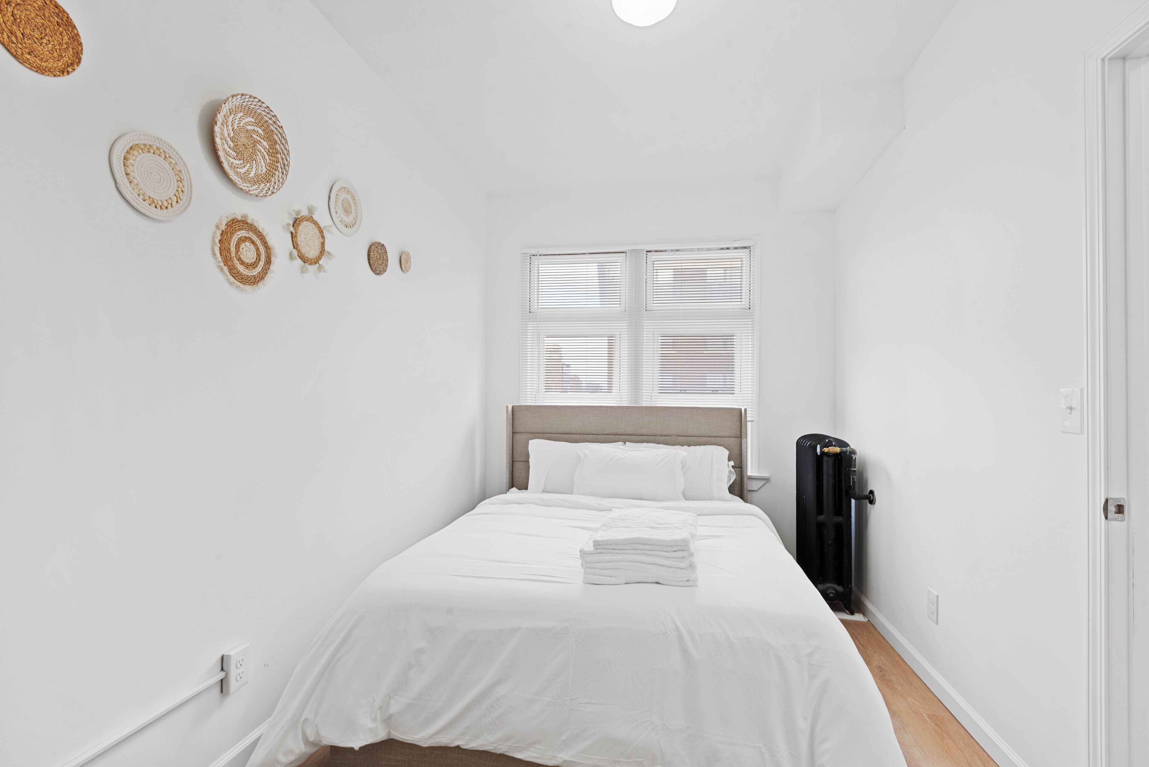 Iron/ironing board, internet, bed sheets