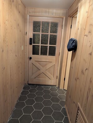 Interior - Beautiful 3-bedroom house in tranquil Lake Arrowhead getaway (Lake Arrowhead)