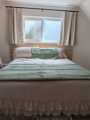 Internet, bed sheets - Beautiful 3-bedroom house in tranquil Lake Arrowhead getaway (Lake Arrowhead)