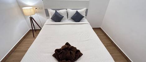 Habitación doble Deluxe | Escritorio, wifi gratis y ropa de cama