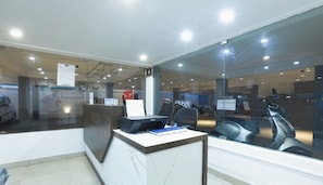 Reception - The Base Inn (Vanur)