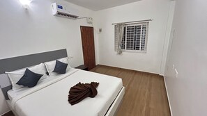 华丽双人房 | 办公桌、免费 WiFi、床单