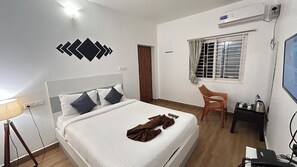 Deluxe tweepersoonskamer | Een bureau, gratis wifi, beddengoed