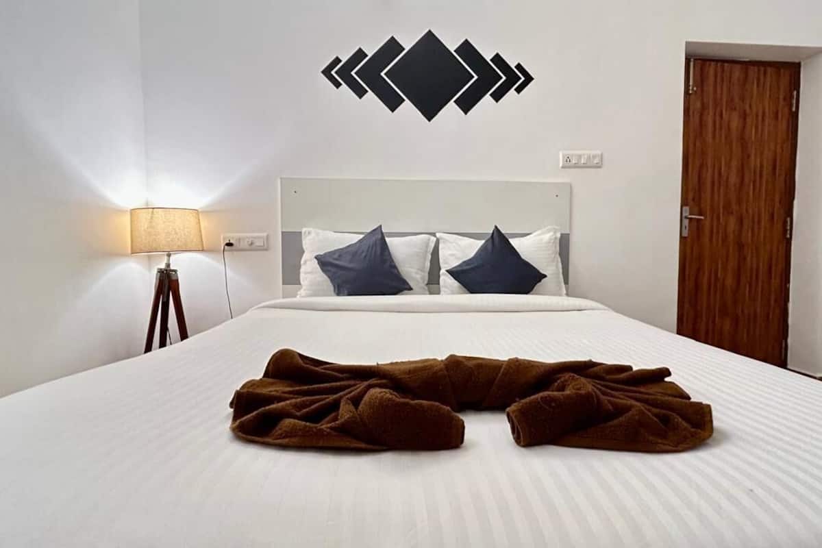 Standard Double Room | Desk, free WiFi, bed sheets