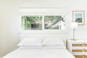 Desk, iron/ironing board, free WiFi, bed sheets - Keolu Hills Haven: Renovated 2/2 & Easy Parking (Kailua)