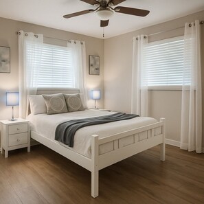 3 bedrooms, iron/ironing board, free WiFi, bed sheets - Clean & Spacious 3BR Home minutes from Beaches (Apollo Beach)