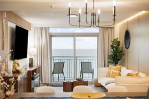 Smart TV, fireplace, books - Newly Designed Oceanfront 3BR w/King Beds + Bunks+fireplace + AC + swimming pool (Myrtle Beach)