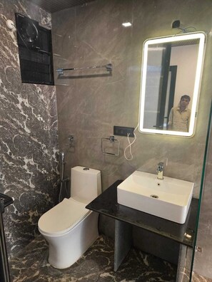 Amenidades de baño gratuitas, toallas, jabón, shampoo 