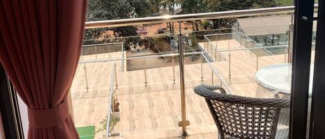 Deluxe Mountain Sea View Room with Balcony | 阳台景观