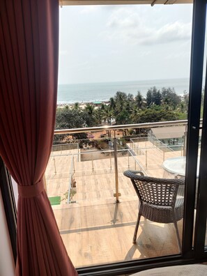 Deluxe Mountain Sea View Room with Balcony | Vistas del balcón