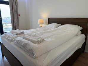 WiFi, bed sheets - Castle Inn Downtown KEF 4 (Keflavík)