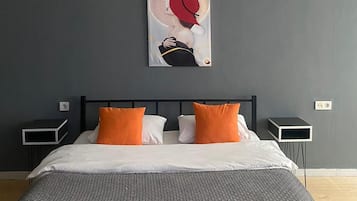 Deluxe Penthouse, City View | Iron/ironing board, free WiFi