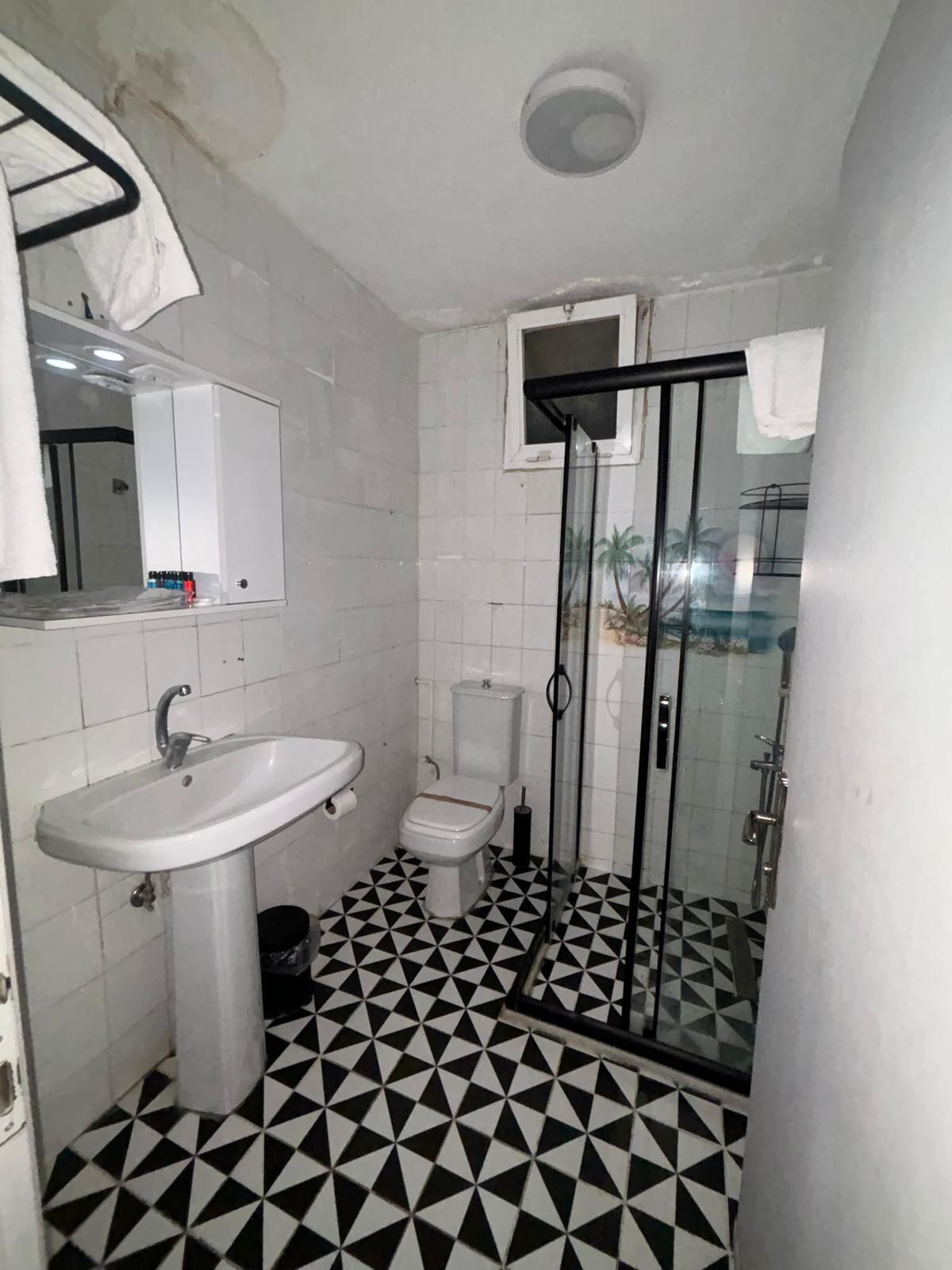 Deluxe Penthouse, City View | Bathroom | Free toiletries, hair dryer, slippers, towels