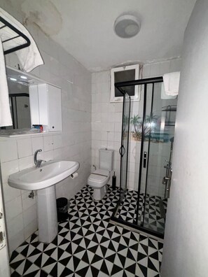 Deluxe Penthouse, City View | Bathroom | Free toiletries, hair dryer, slippers, towels - N0 19 RENTAL HAUSE (İstanbul)