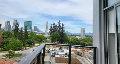 Luxury Living New Condo Overlooking Holland Park and central surrey down town.