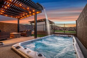 Terrace/patio - Crimson Falls Skyline 1714, Private Swim Spa, Ping Pong Table, and Community Amenities! (Washington)
