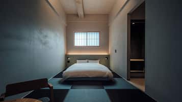 Deluxe Twin Room | In-room safe, desk, blackout curtains, iron/ironing board