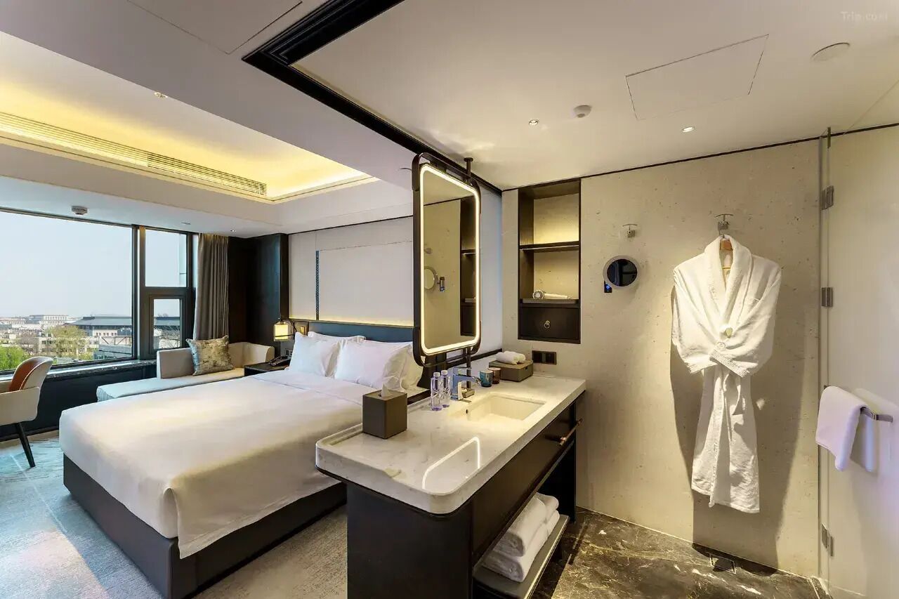 Business King-Bed Room With View