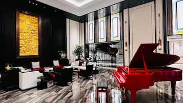 Área de estar no saguão