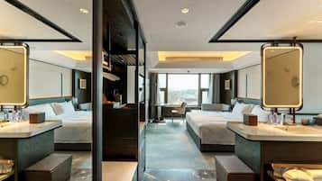 Quarto casal de uso individual | Cofres nos quartos, espaço de trabalho para notebook