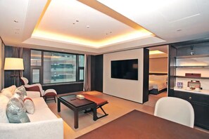 Executive Suite | Living area