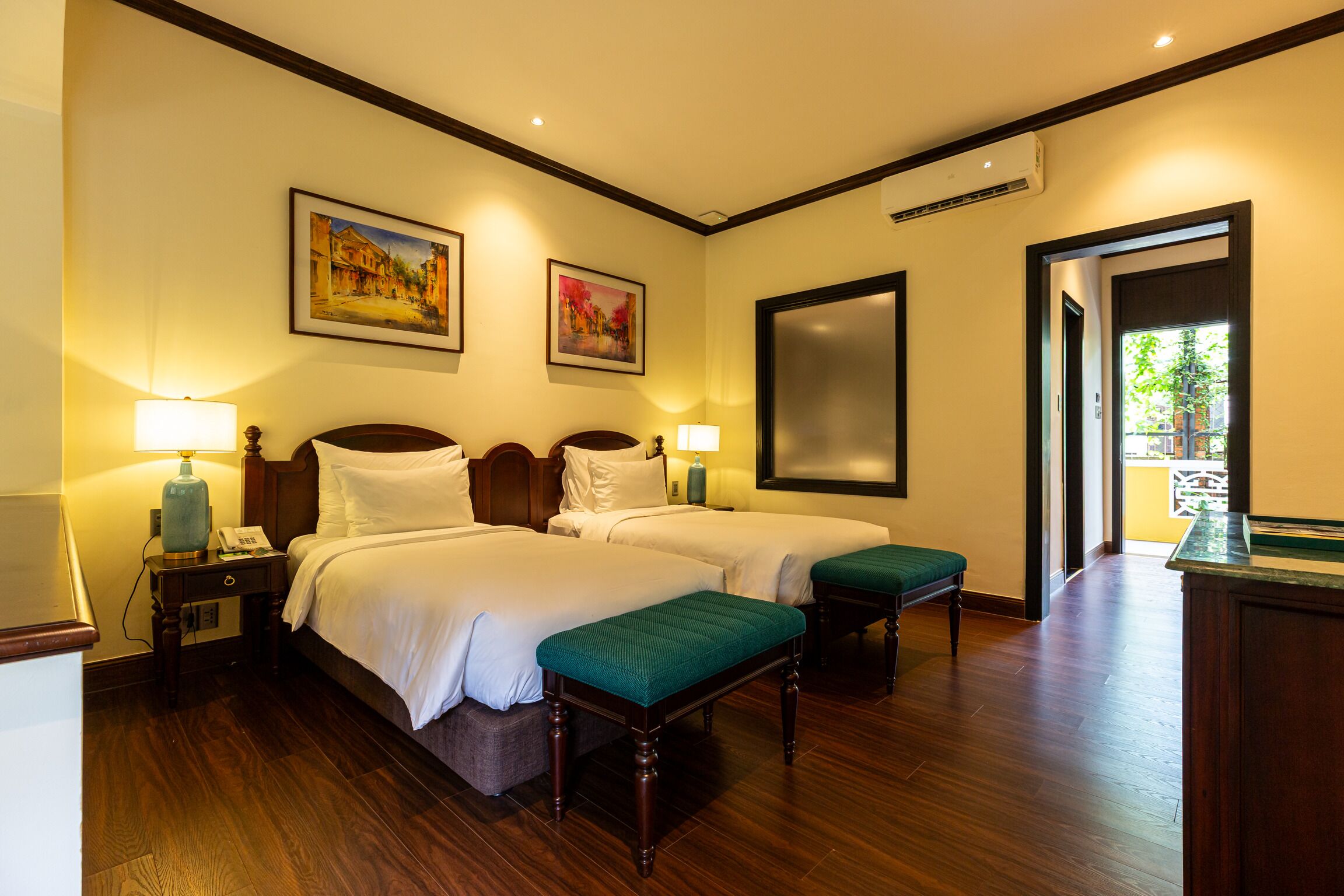 Habitación Deluxe, vista al jardín | Caja de seguridad en la habitación, cortinas blackout y insonorización 