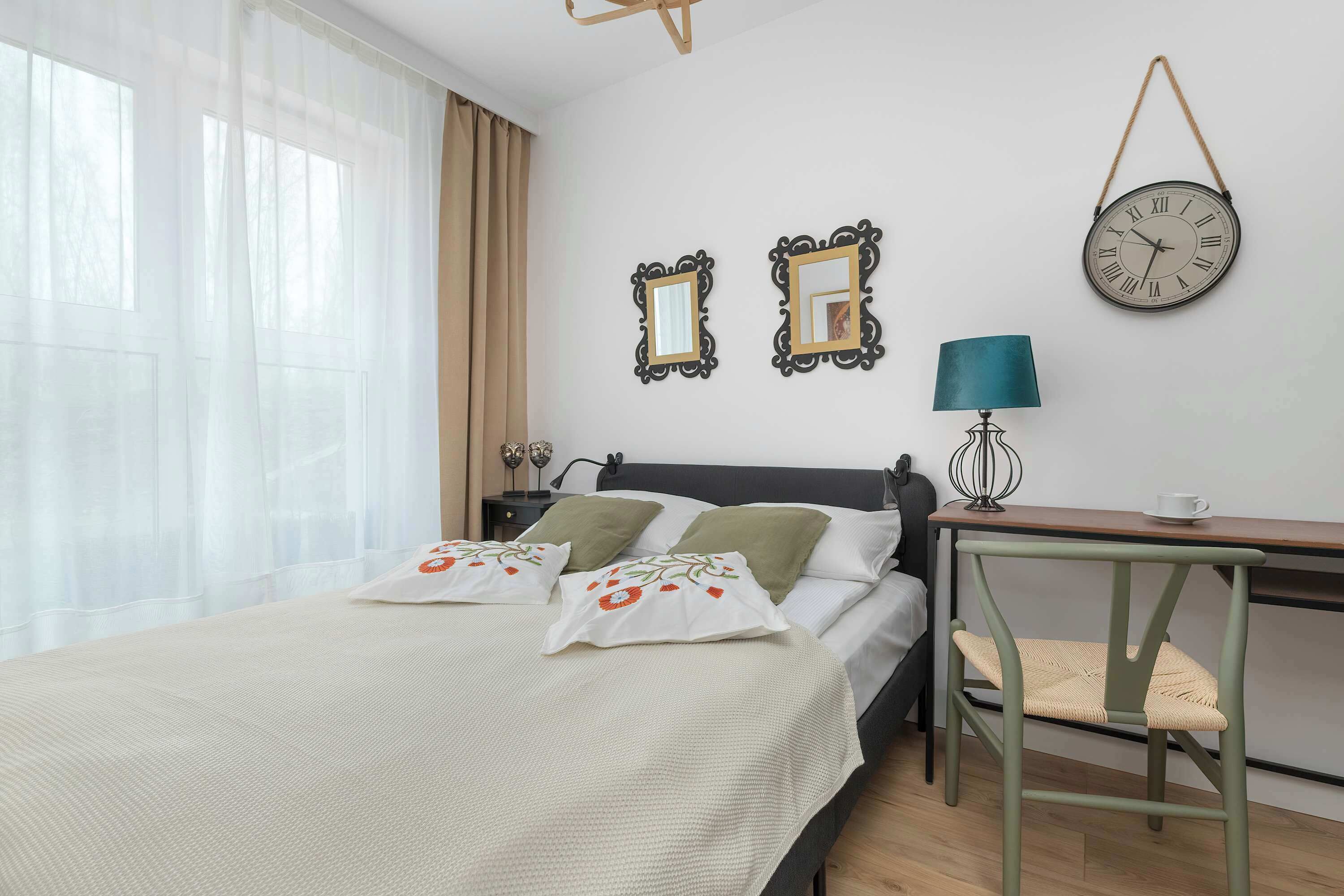 Escrivaninha, ferros/tábuas de passar roupa, berço de viagem, Wi-Fi