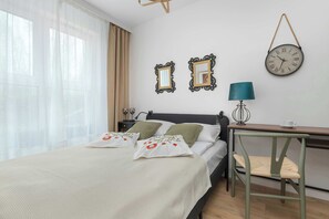 Escrivaninha, ferros/tábuas de passar roupa, berço de viagem, Wi-Fi