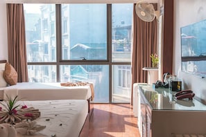 Deluxe Triple Room City View | Blick auf die Stadt
