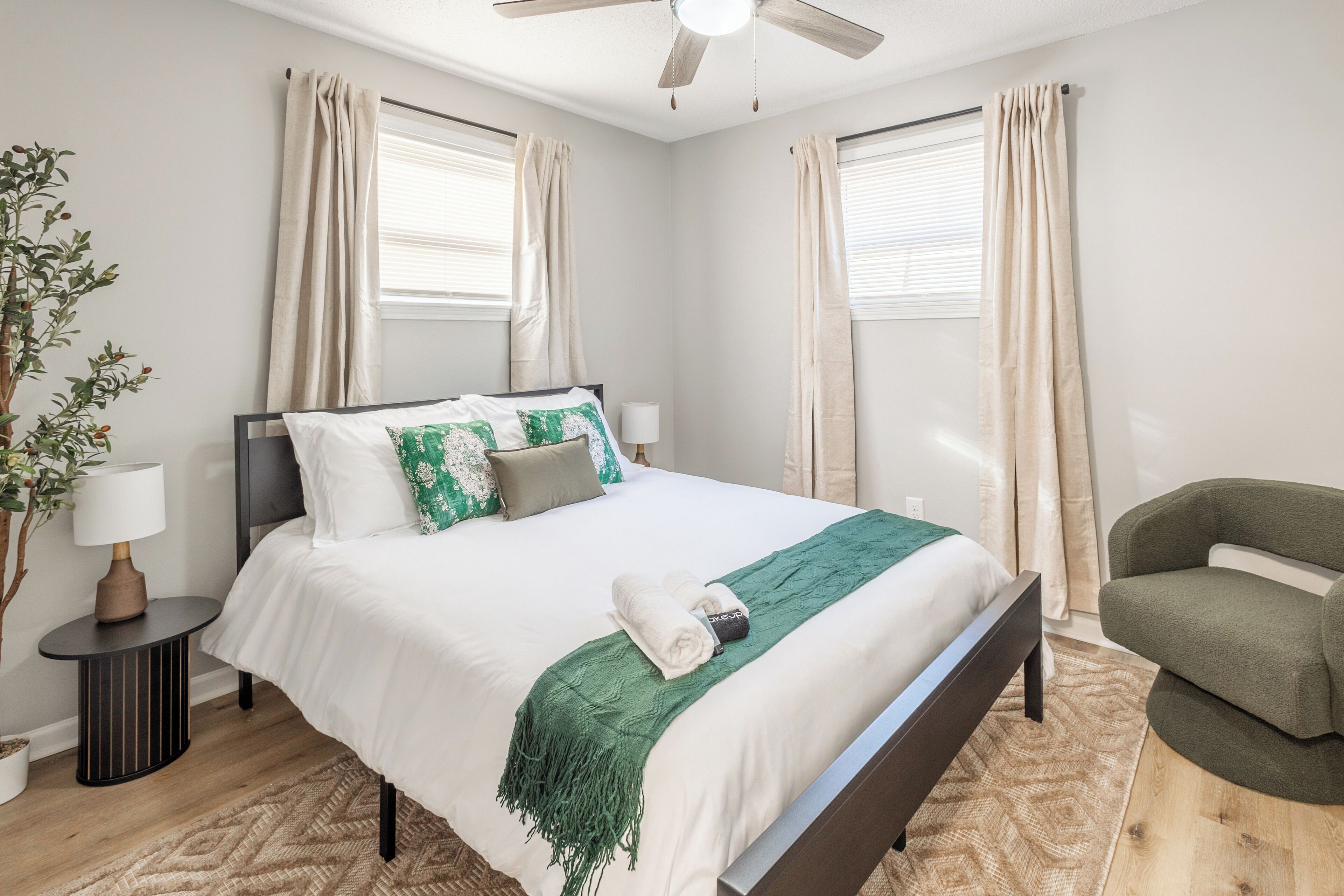2 bedrooms, internet, bed sheets