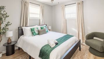 2 bedrooms, internet, bed sheets
