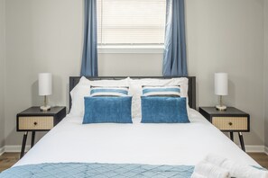 2 bedrooms, internet, bed sheets