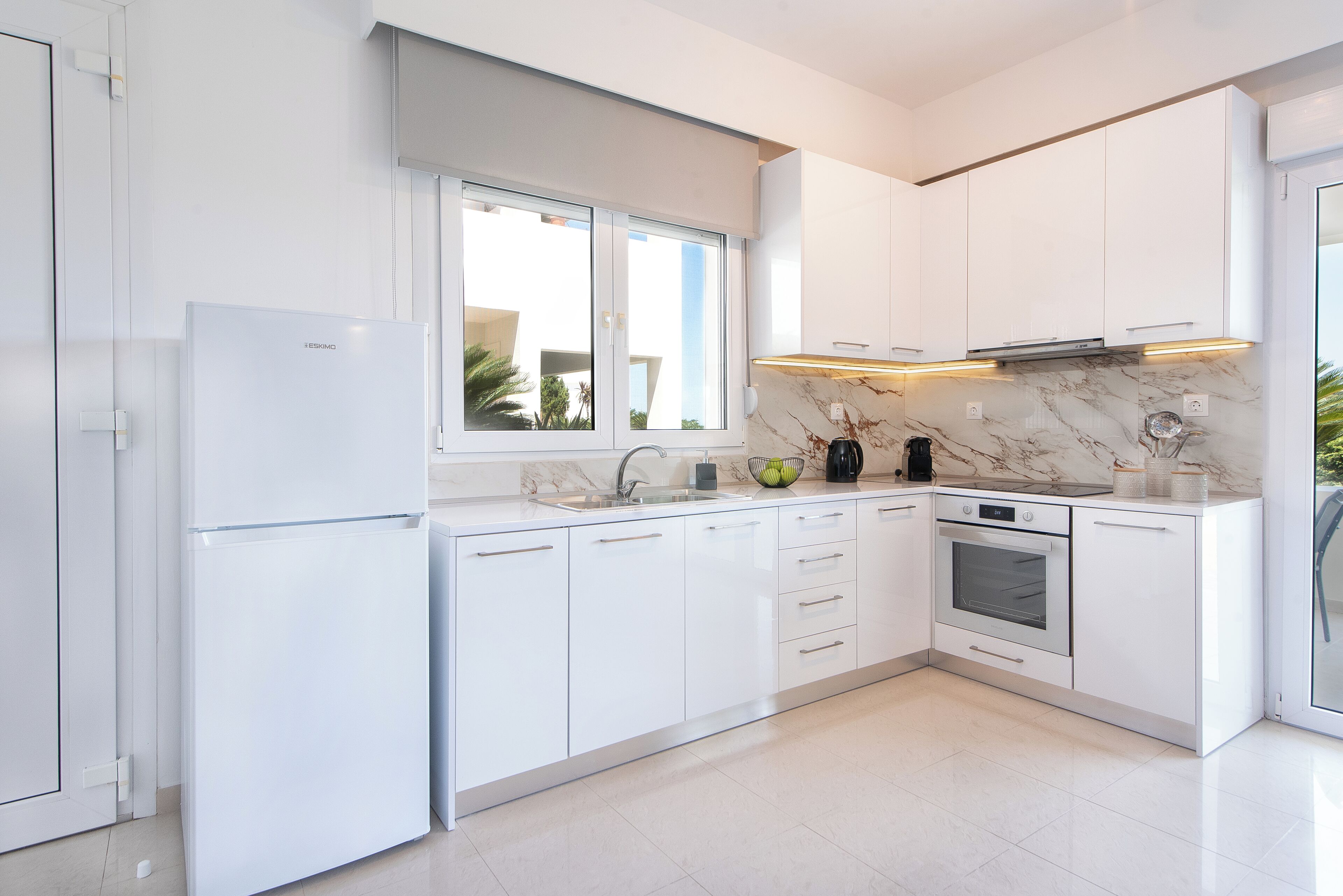 Fridge, oven, coffee/tea maker, cookware/dishes/utensils