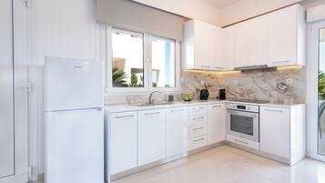 Fridge, oven, coffee/tea maker, cookware/dishes/utensils