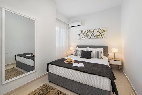 Helios, Luxury Villa