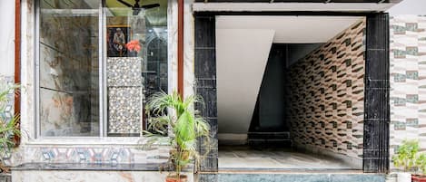 Hus | Reception