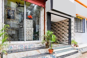 House | Meja sambut tetamu
