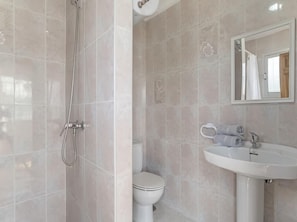 Apartamento | Banheiro | Chuveiro, toalhas de banho