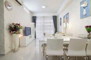 Presidential Suite, 2 Bedrooms, Club Lounge Access, City View | Egyptian cotton sheets, premium bedding, down comforters - Odela Luxstay Golden Mansion Residence (Phu Nhuan)