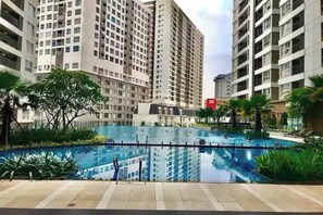 Outdoor pool - Odela Luxstay Golden Mansion Residence (Phu Nhuan)