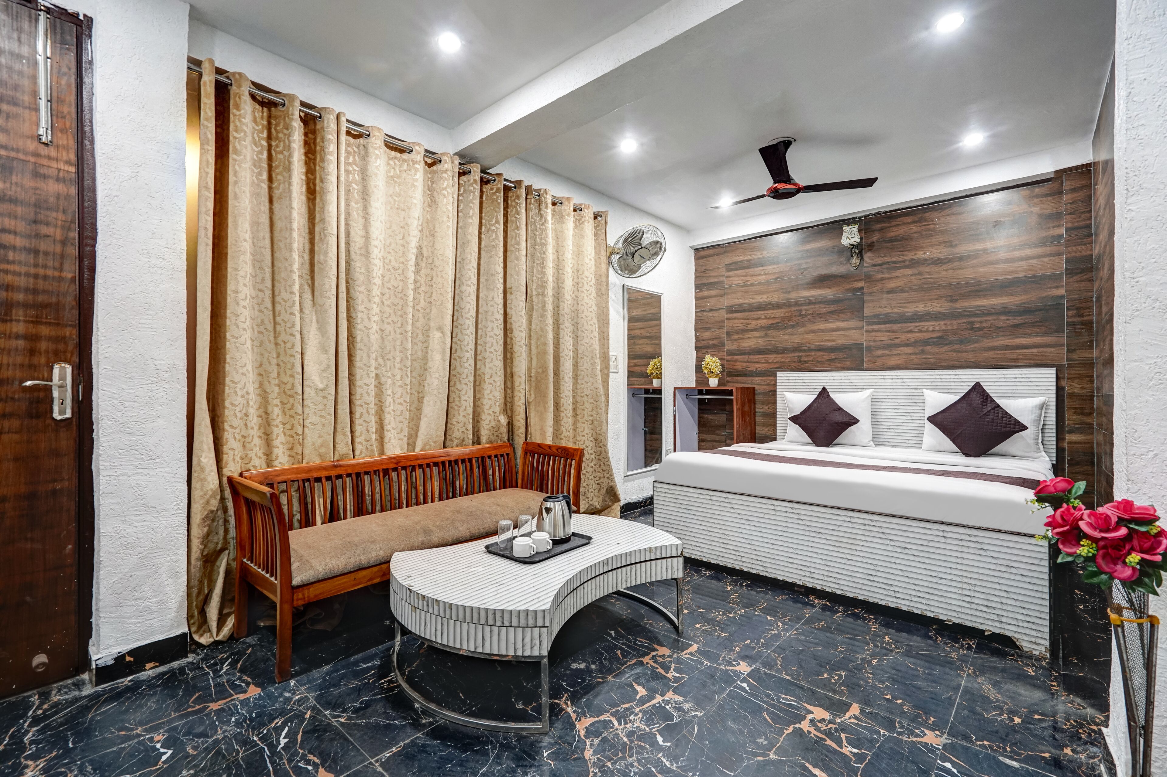 Desk, laptop workspace, free WiFi, bed sheets