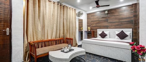 Desk, laptop workspace, free WiFi, bed sheets