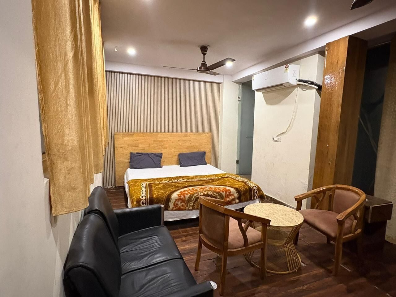 Deluxe Double Room | Desk, laptop workspace, free WiFi