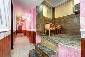 33–tuumainen LCD-televisio, jossa kaapelikanavat