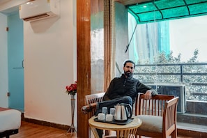 Kahden hengen deluxe-huone | Työpöytä, kannettavalle tietokoneelle sopiva työtila, ilmainen Wi-Fi