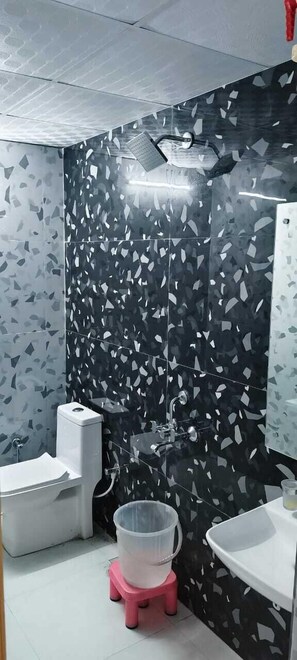 Bathroom - Viyom Regency (Nanital)