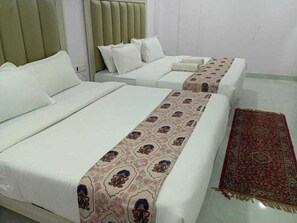 Comfort Quadruple Room - Viyom Regency (Nanital)